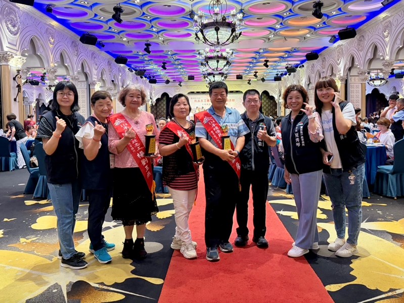 恭喜金唐大哥、麗珠姐及玉燕姐榮獲民政志工表揚